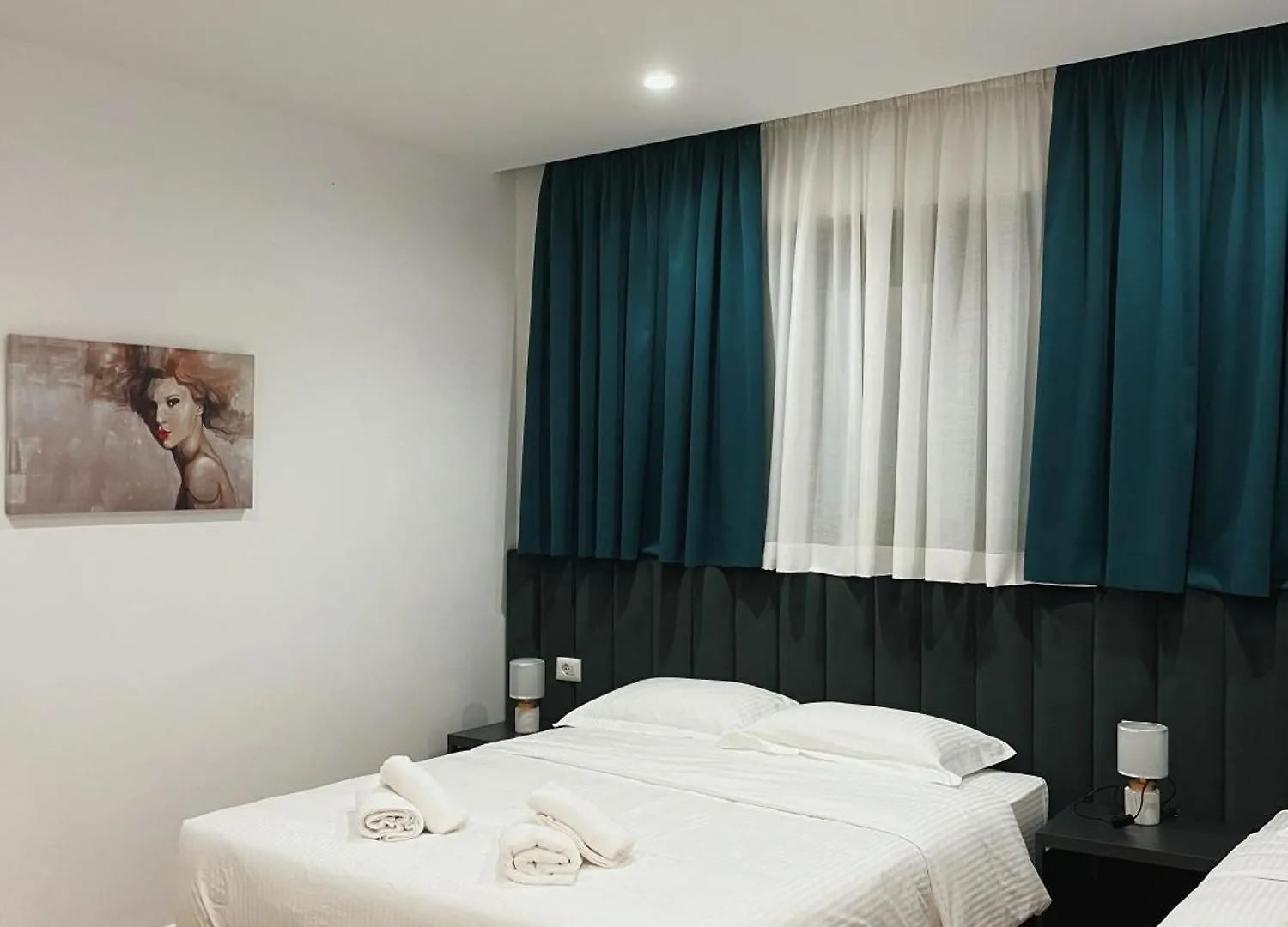 Clinton Tirana Inn