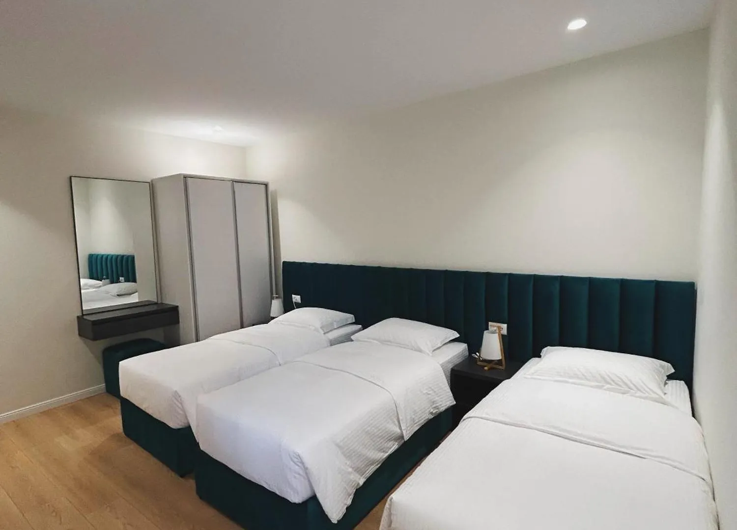 Clinton Tirana Inn