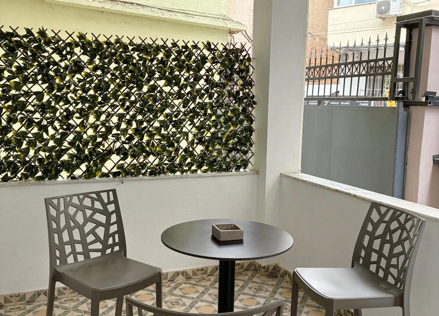 Clinton Tirana Inn