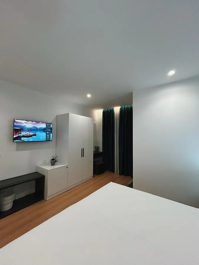 Clinton Tirana Inn