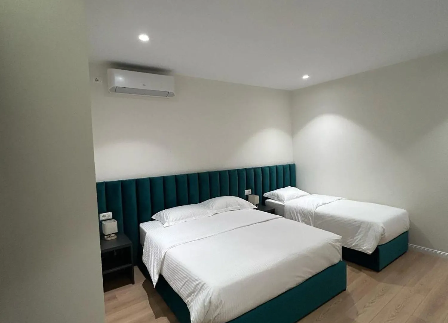 Clinton Tirana Inn