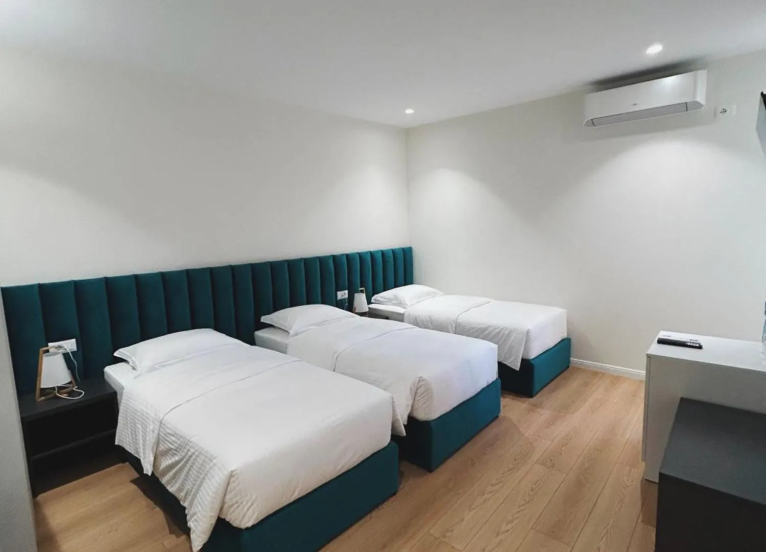 Clinton Tirana Inn 0*,