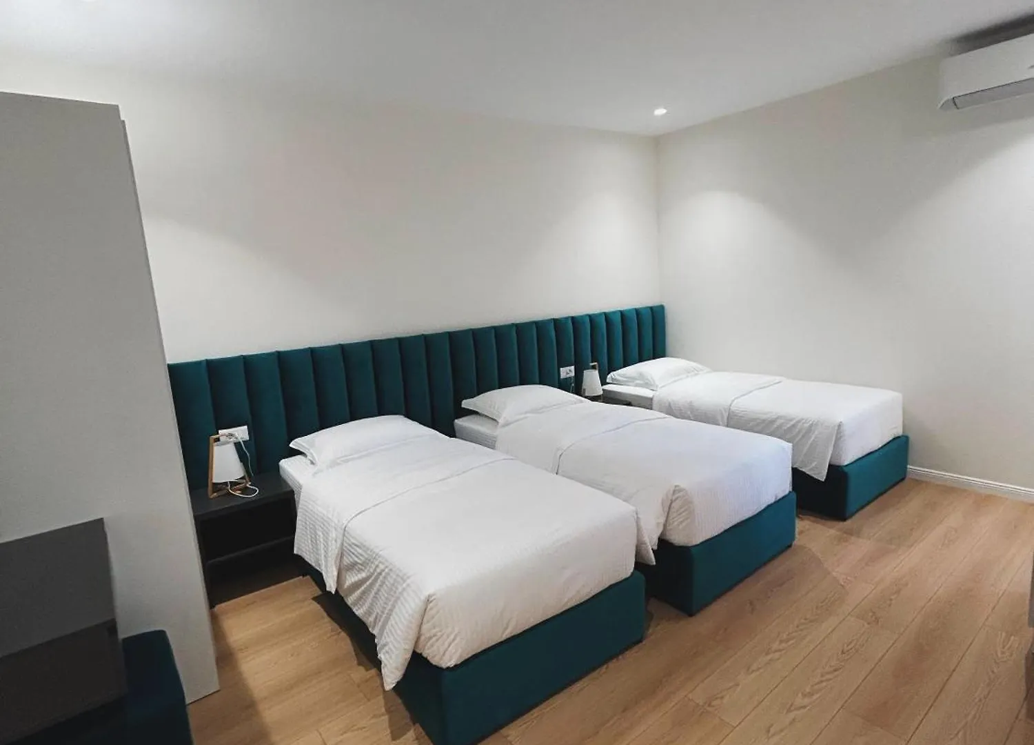 Clinton Tirana Inn Albania