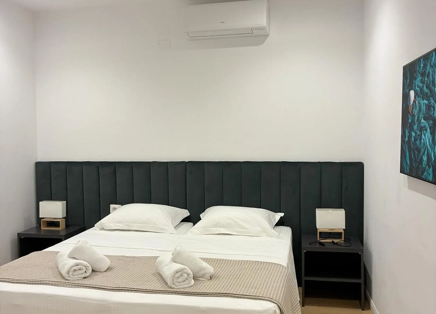 Clinton Tirana Inn Albania